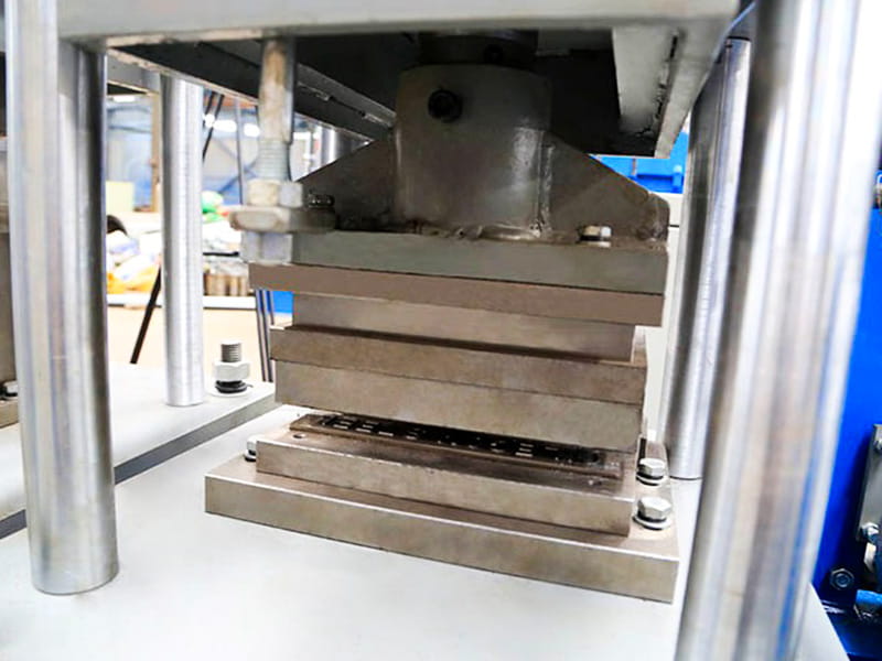 C47-147 Type Fully Automatic Purlin Roll Forming Machine